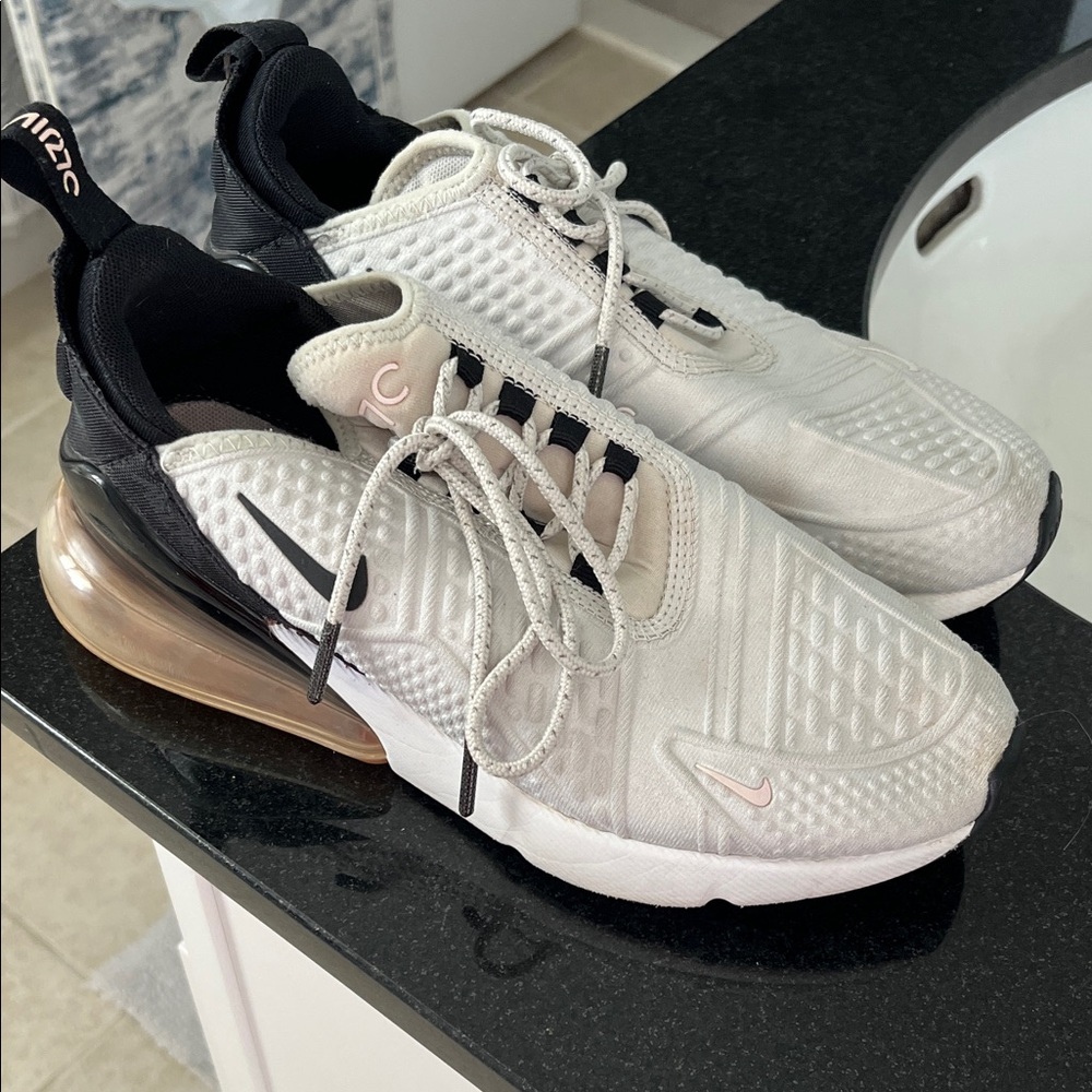 Nike Air Max 270 White and Black Sneakers women’s size 7 running